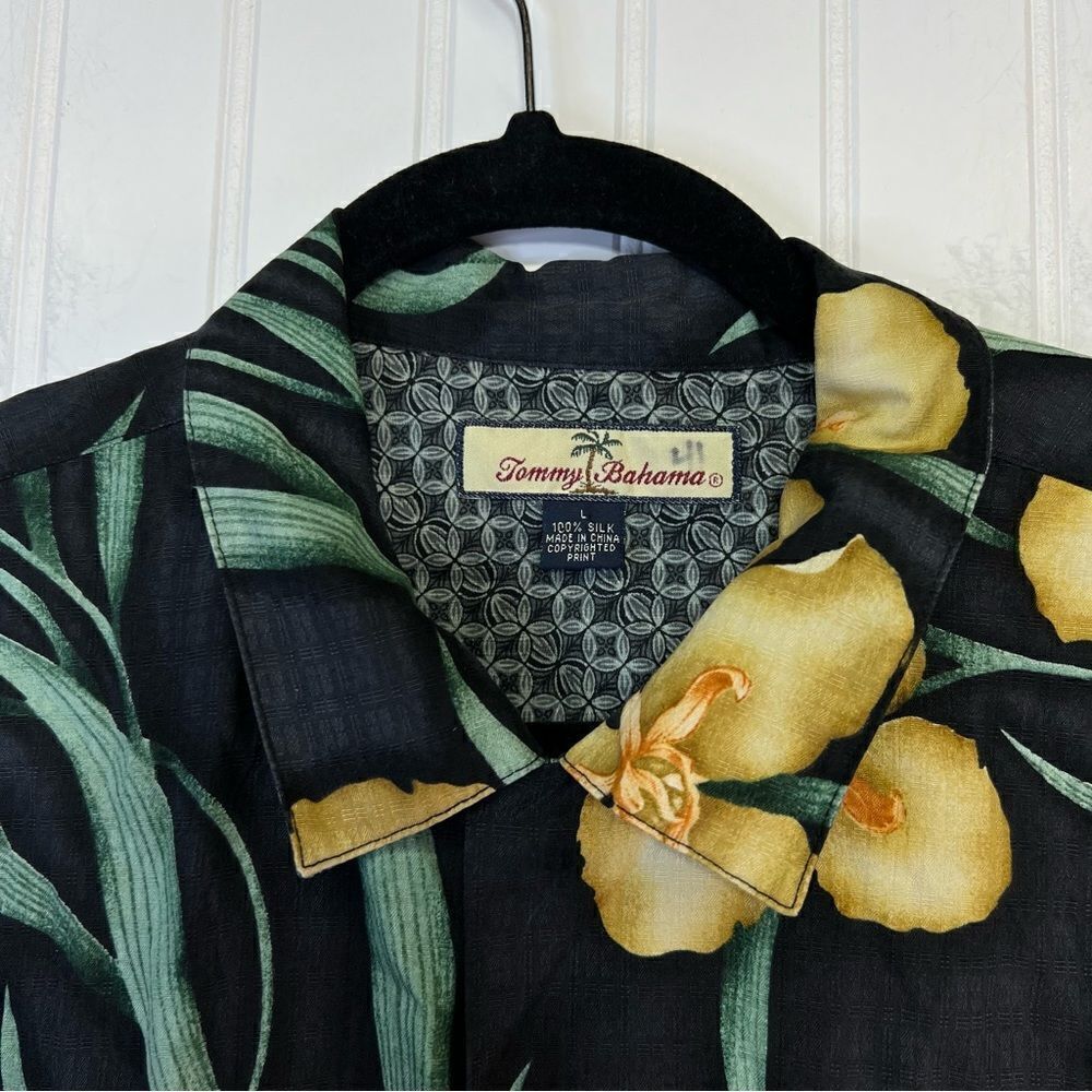 Tommy Bahama 100% silk Hawaiian button up L